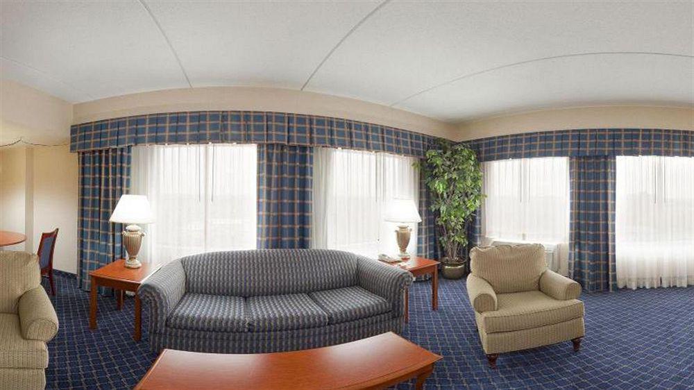 Holiday Inn Charlotte University By Ihg Εξωτερικό φωτογραφία