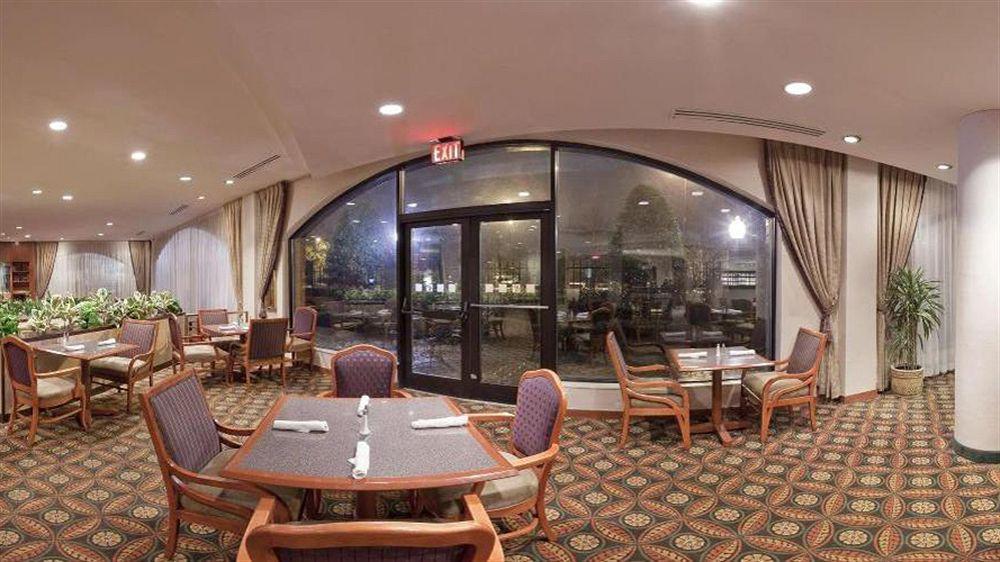 Holiday Inn Charlotte University By Ihg Εξωτερικό φωτογραφία