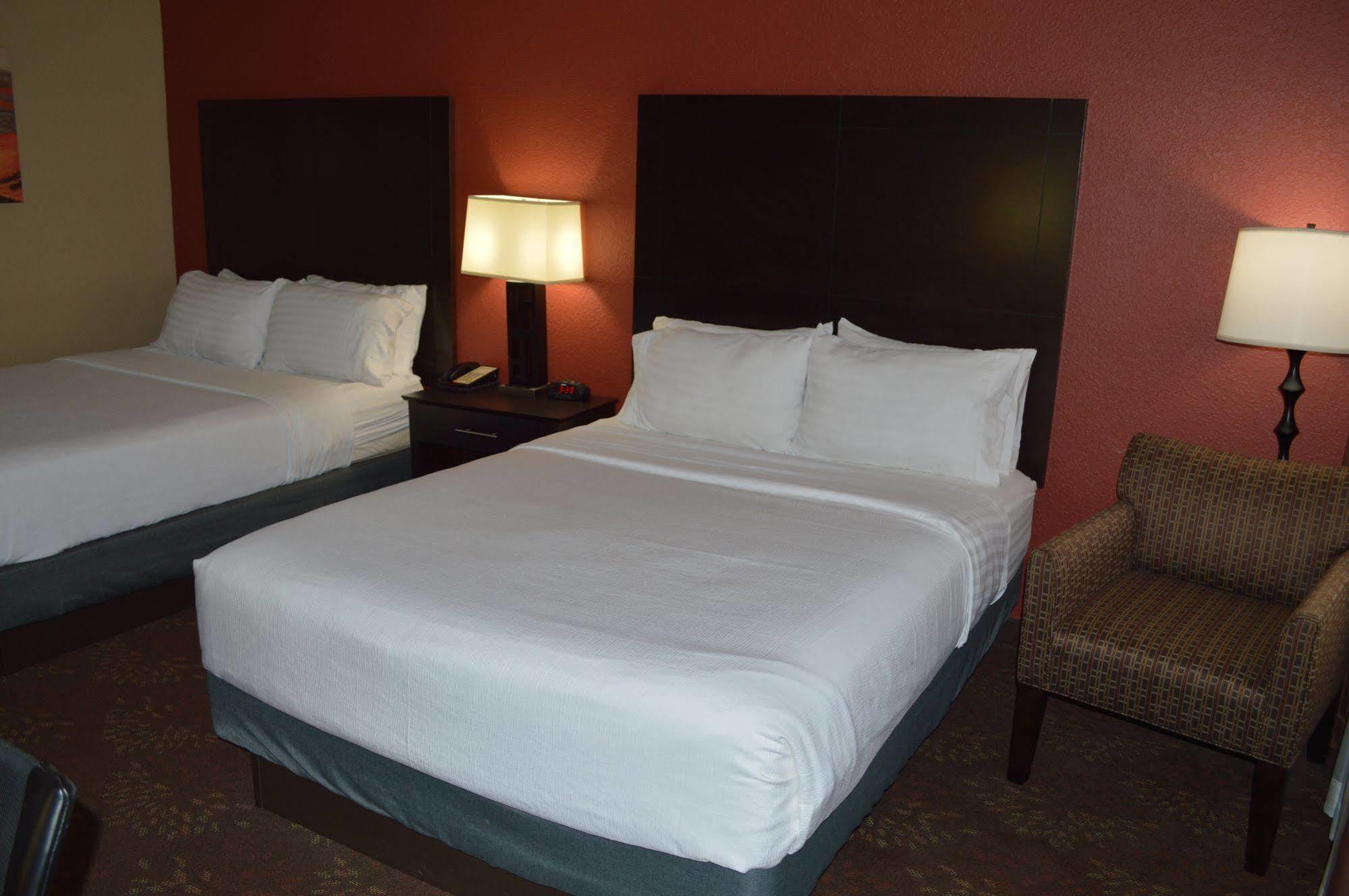Holiday Inn Charlotte University By Ihg Εξωτερικό φωτογραφία