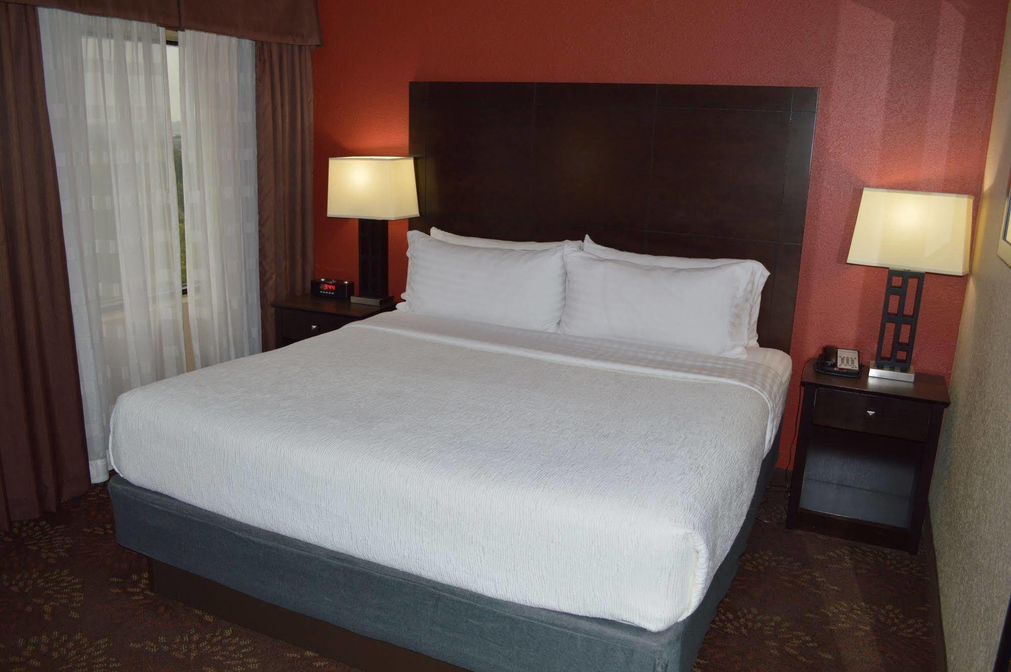 Holiday Inn Charlotte University By Ihg Εξωτερικό φωτογραφία