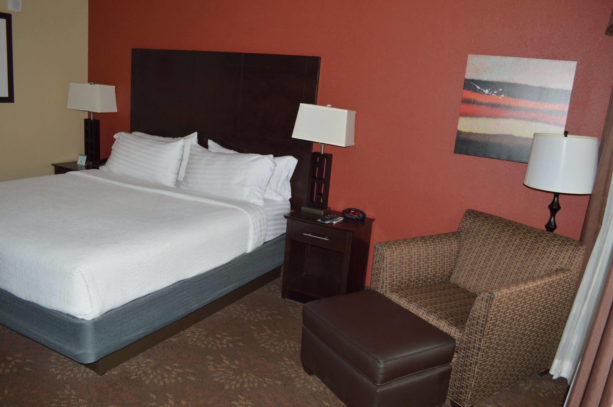 Holiday Inn Charlotte University By Ihg Εξωτερικό φωτογραφία